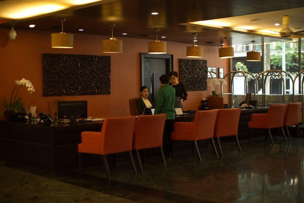 Micasa All Suites Hotel Kuala Lumpur Bagian luar foto The lobby of the hotel