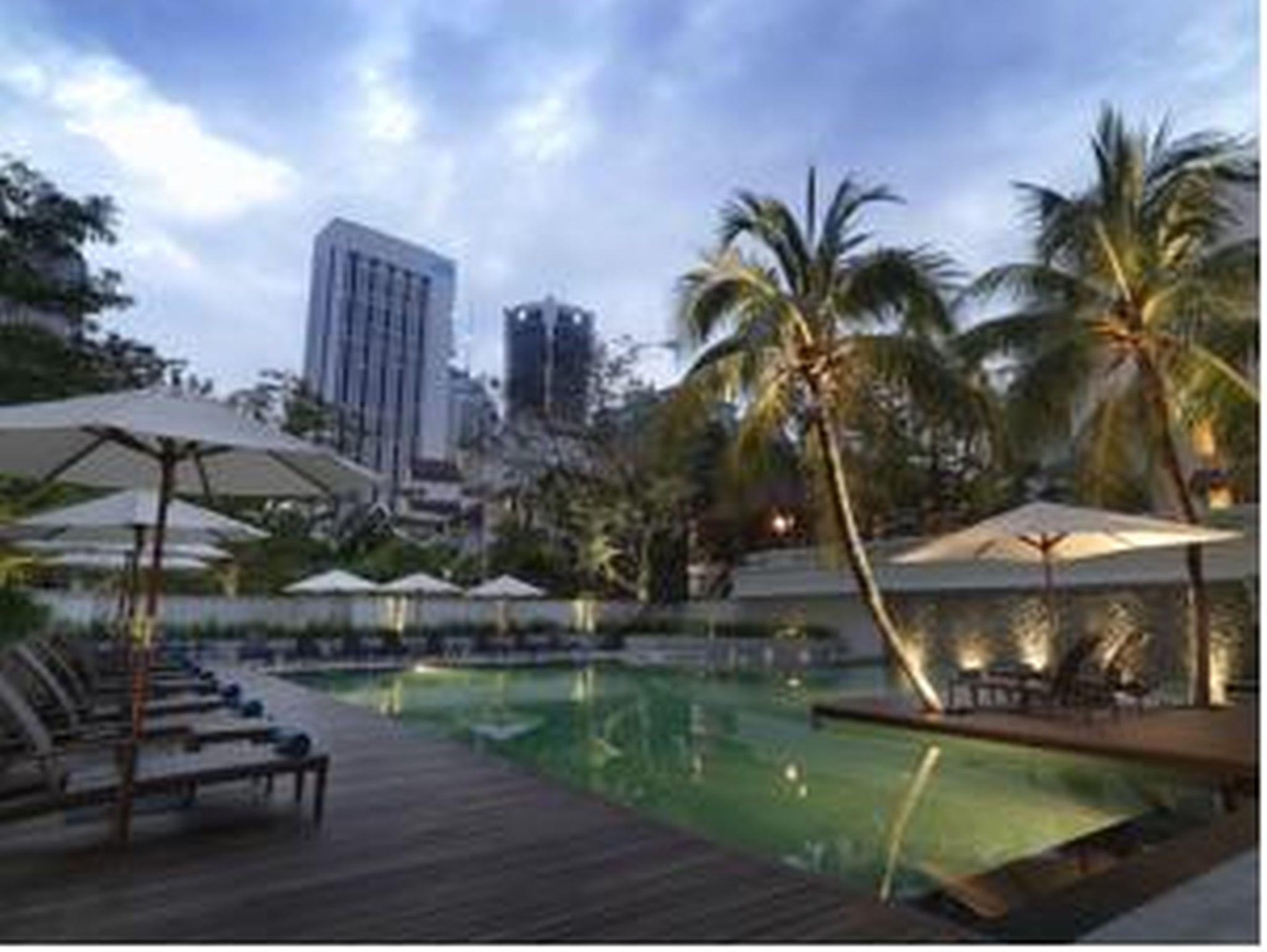 Micasa All Suites Hotel Kuala Lumpur Bagian luar foto The swimming pool at the hotel