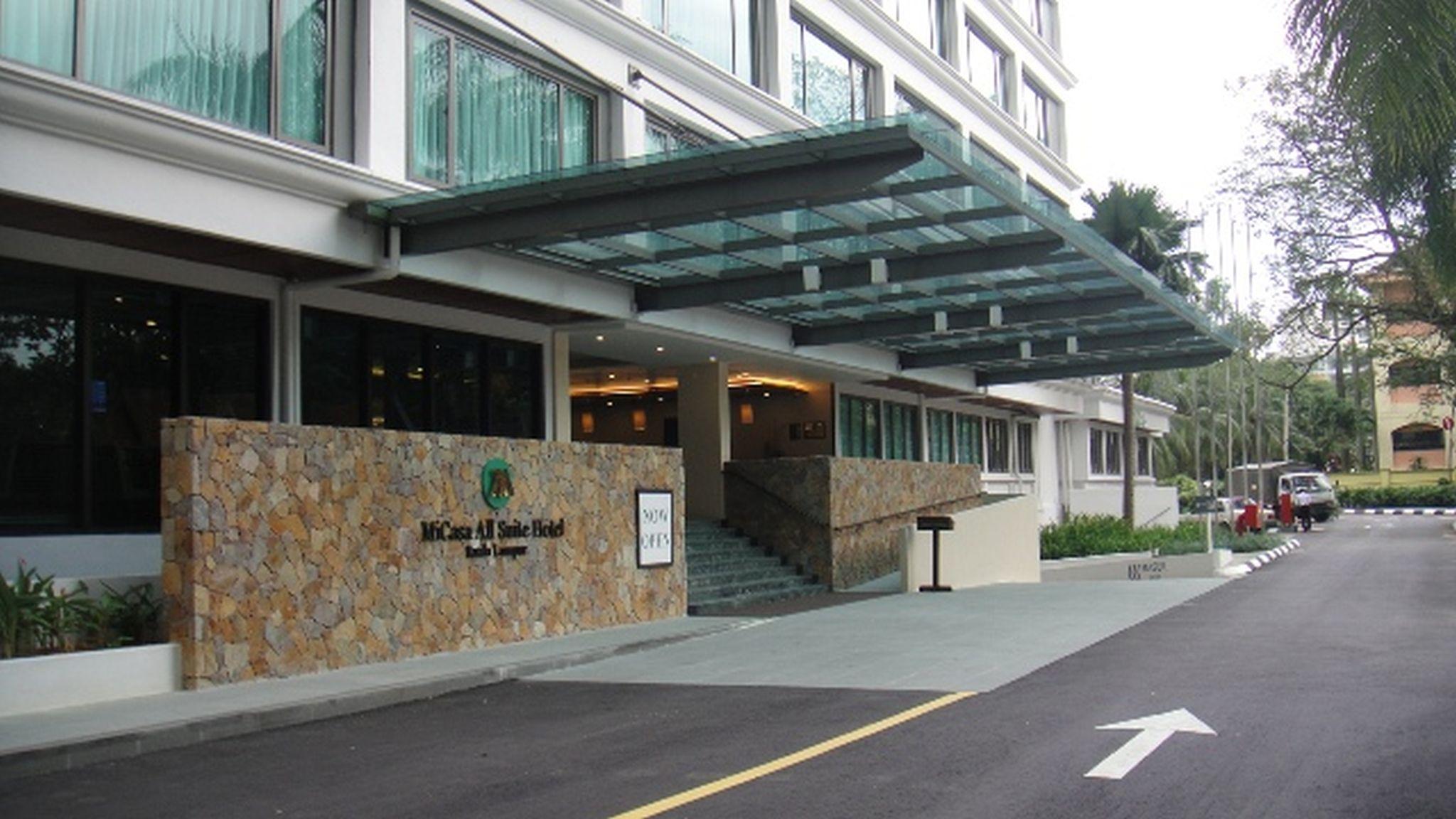 Micasa All Suites Hotel Kuala Lumpur Bagian luar foto The entrance of the school.