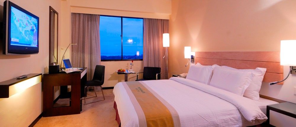 Micasa All Suites Hotel Kuala Lumpur Bagian luar foto A room at the hotel