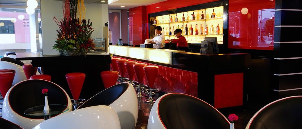 Micasa All Suites Hotel Kuala Lumpur Bagian luar foto The bar at the 101 bar