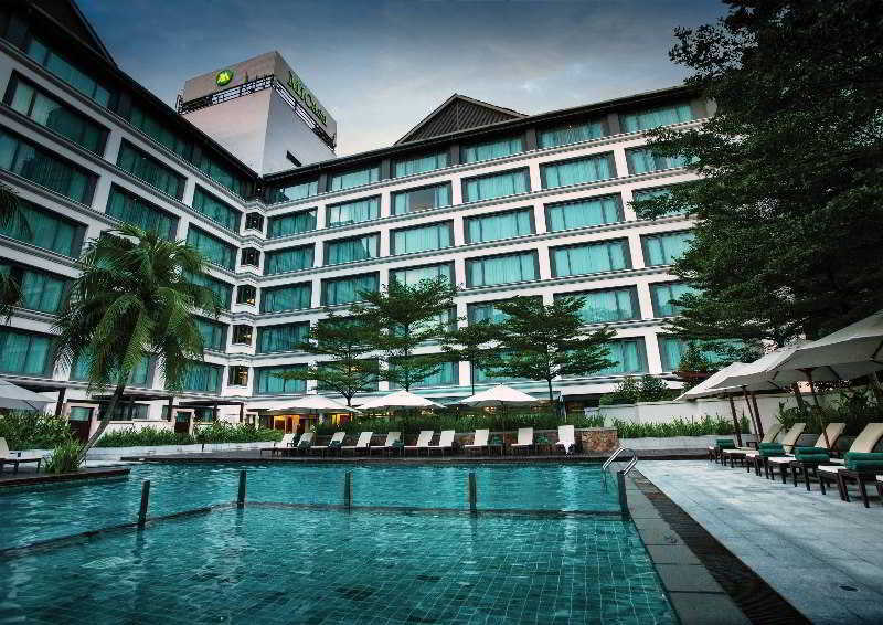Micasa All Suites Hotel Kuala Lumpur Bagian luar foto The hotel's swimming pool